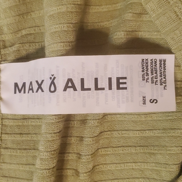 NWOT Max & Allie Women's Ultra Soft Short Cardigan Sweater V Neck Long Sleeve - Picture 2 of 3